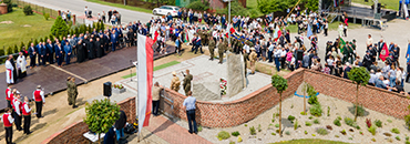 Odsłonięcie pomnika żołnierzy 2 Korpusu Polskiego gen. Władysława Andersa w Ociece